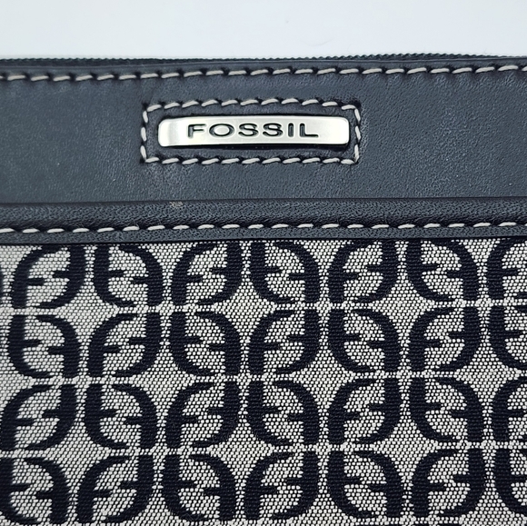 Fossil Wristlet Black & Gray Signature Canvas & Leather With Keychain - Picture 3 of 8